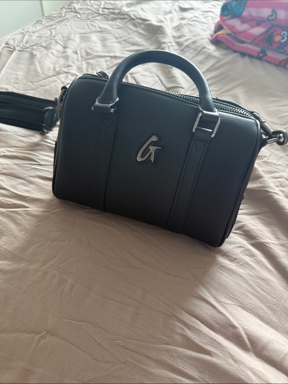 GT Logo Black Leather Messenger Bag - Womenswear Crossbody Satchel